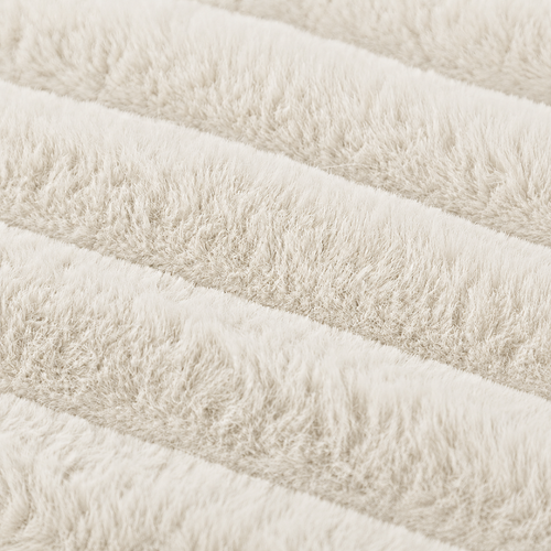 Gros plan sur le velours flannel crème ivoire du panier pour chat