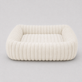 Panier moelleux pour chat coloris crème ivoire, vue de face sur fond gris